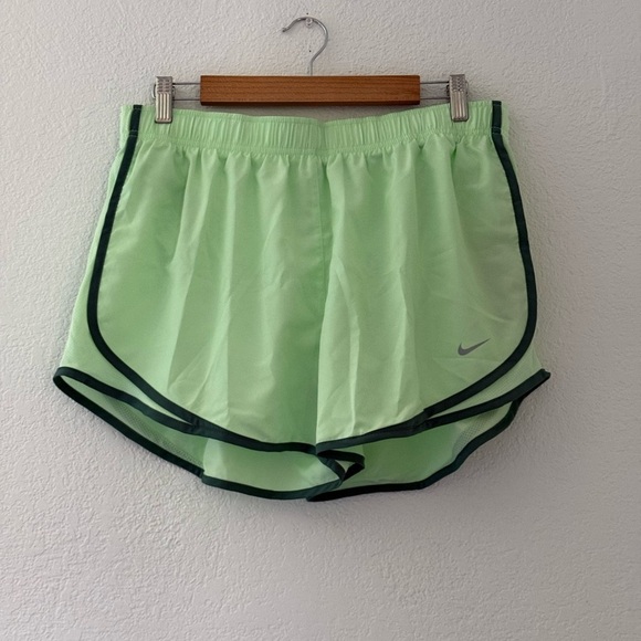 Nike Women’s Dri-FIT Tempo Running Shorts X-Large Lightweight Mesh Lime Green - Picture 7 of 11